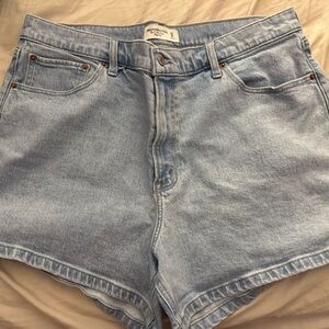 Abercrombie & Fitch 4” Mom High Rise Curve Love